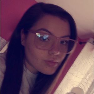 Meet your Posher, Raquel